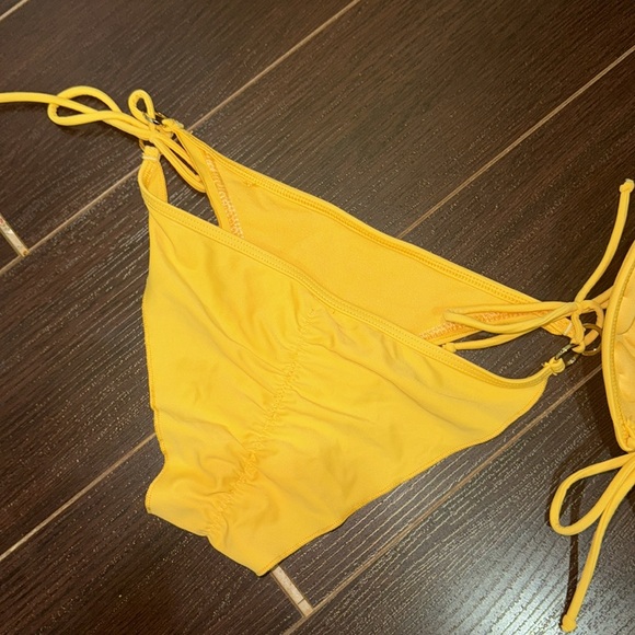 Yellow body glove bikini - Picture 3 of 4